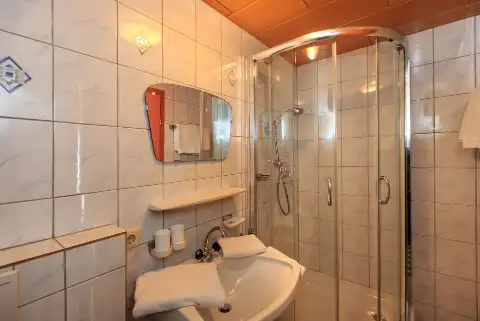  Apartment Harald vom Seerhof, Badezimmer